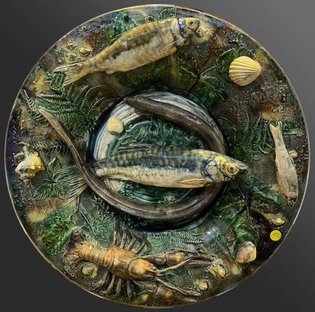 Alfred Renoleau - Round dish with eel and crayfish at the bottom, ceramic slip.