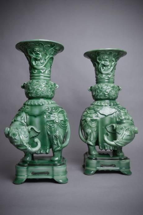 Th. Deck, vases éléphants (paire)