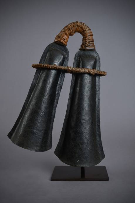 Téké, Double cloche en fer et osier
