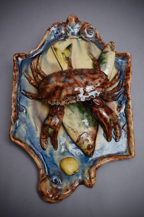 ALFRED RENOLEAU, Crabe and fish plate in ceramic slip