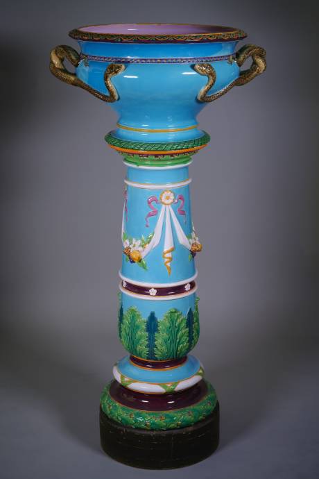 Manufacture Minton, Vasque aux serpents sur sa colonne