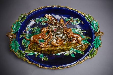 SARREGUEMINES, Large dish with wolf hunting scene in ceramic slip