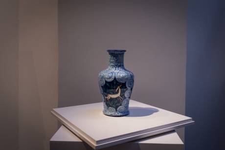 Édouard Cazaux, Vase à la biche blanche. 