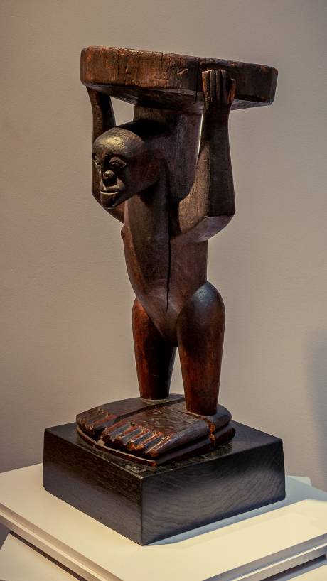 Songye, Tabouret sur cariatide.
