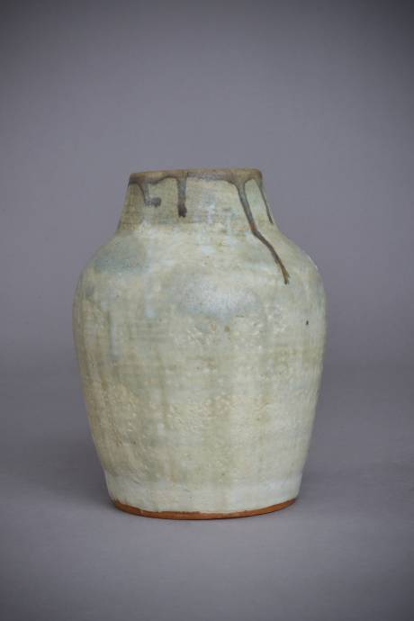 Vassil Ivanoff, pot beige